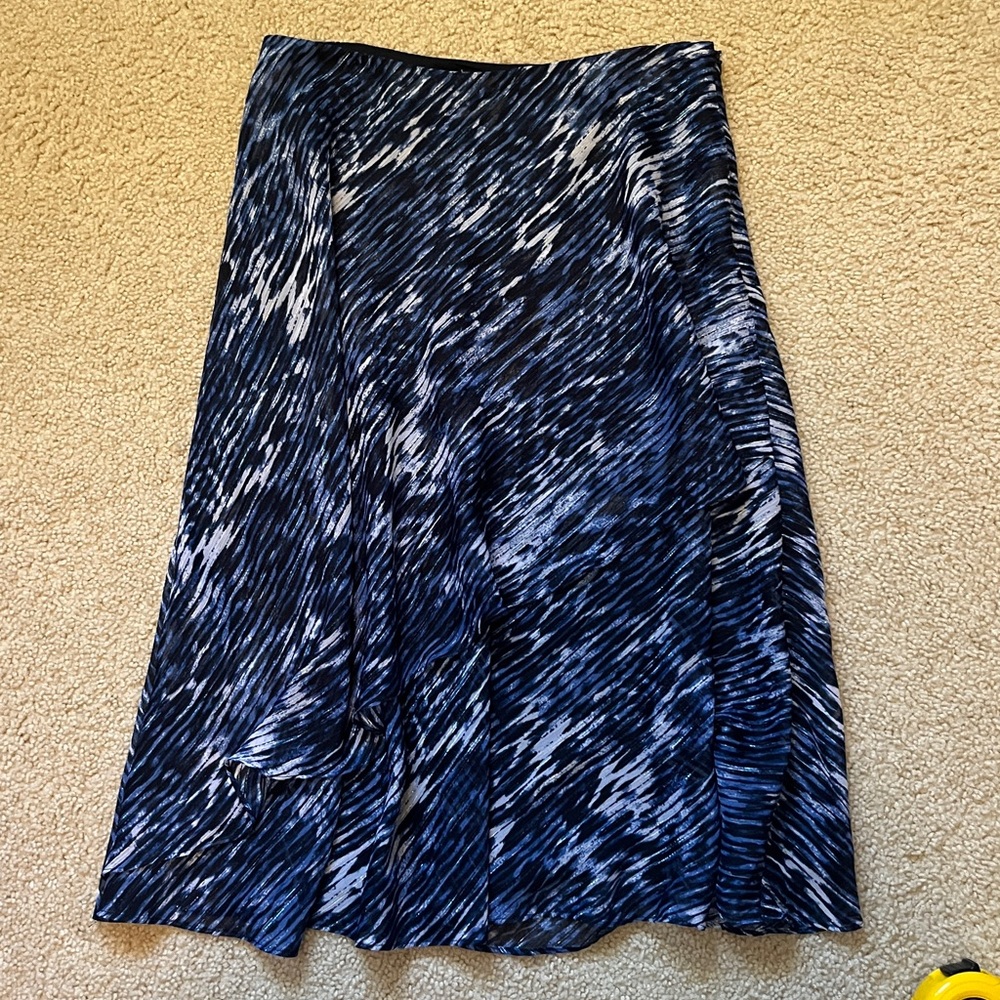 Jones New York Navy Silver and White Flowy Skirt